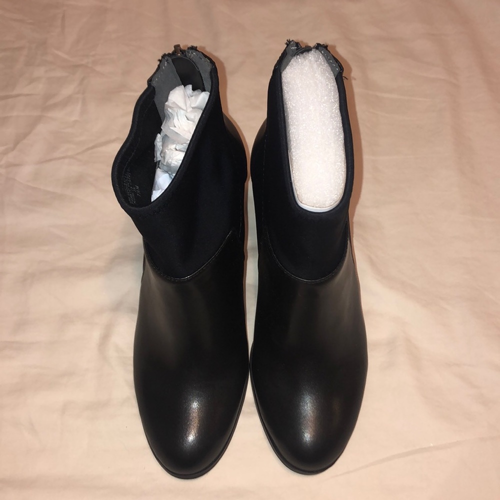 Brand new Adrienne Vittadini Black booties